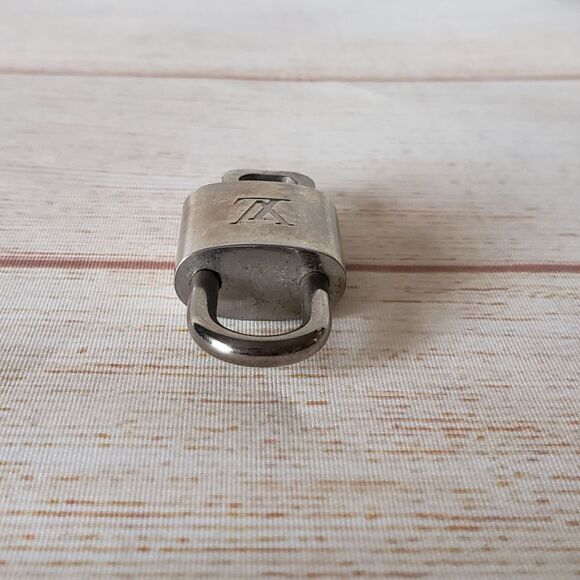 RARE! Authentic Louis Vuitton #312 Lock and Key Set Silver 300 Series Padlock - Picture 6 of 12
